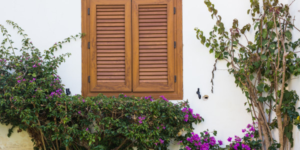 Puertas y Ventanas Aislantes de Aluminio / PVC Duesaigües · Contraventanas y Persianas a Medida
